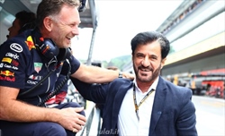 Domenicali, interviene sul palco del FIA prize giving 2022 per placare la discussione  - Domenicali riporta la calma sul palco del FIA prize giving 2022 
