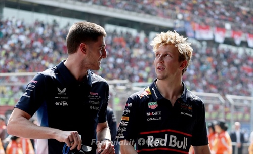 Doohan è distrutto, Lawson ne approfitta e si sfoga assieme a Bearman: «Non si fa così» - Doohan è distrutto, Lawson ne approfitta e si sfoga assieme a Bearman: «Non si fa così»