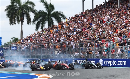 Due sedili, due mondi: nello scambio Verstappen-Leclerc chi non sopravviverebbe? - Due sedili, due mondi: nello scambio Leclerc Verstappen chi non sopravviverebbe?