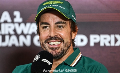 «È il più grande di tutti i tempi»: Alonso elogiato da un suo collega in griglia