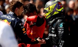 Ecclestone: «Il mal di schiena di Hamilton? Tutte stro****e. Potrebbe ritirarsi, il modo c'è» - Ecclestone: «Il mal di schiena di Hamilton? Tutte stro****e. Potrebbe ritirarsi, il modo c'è»
