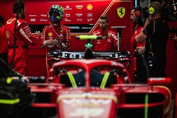 Ecco perchè Oliver Bearman potrebbe essere il futuro Max Verstappen - Il giovane britannico all'interno del box.