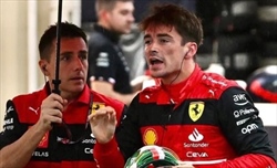 Ennesimo errore della Ferrari. Leclerc decimo e infuriato con il muretto - Ennesimo errore della Ferrari. Leclerc decimo e infuriato con il muretto