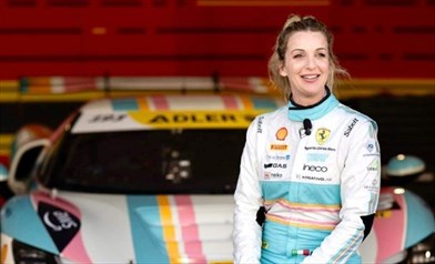 ESCLUSIVA - Manuela Gostner: dalla Ferrari a Le Mans. Mamma e pilota, esempio per tutti