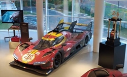 ESCLUSIVA - Un giorno dentro la fabbrica Ferrari a Maranello: il sogno di ogni Tifoso - ESCLUSIVA - Un giorno dentro la fabbrica Ferrari a Maranello: il sogno di ogni Tifoso