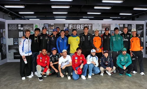 «F1 FOREST»: Vettel pianta il seme del cambiamento nel cuore di Interlagos - «F1 FOREST»: Vettel pianta il seme del cambiamento nel cuore di Interlagos