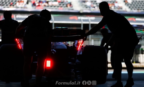F1, il ritorno del V8 fa sognare anche gli automobilisti - F1, il ritorno del V8 fa sognare anche gli automobilisti
