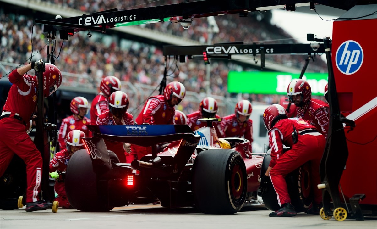 F1, personale Ferrari bloccato dalla crisi in Medio Oriente. I team si riorganizzano