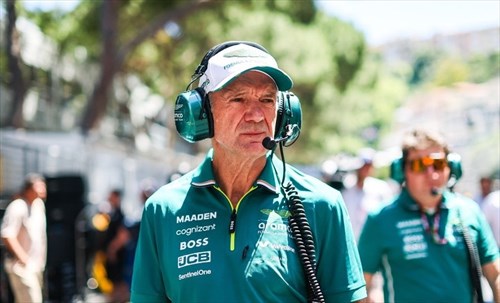 F1, quante indiscrezioni sulla salute di Newey. E arriva la risposta di Aston Martin - F1, quante indiscrezioni sulla salute di Newey. E arriva la risposta di Aston Martin