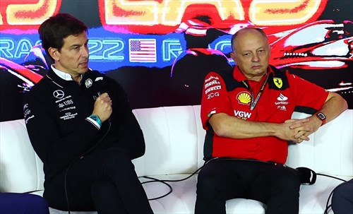 F1, Toto Wolff teme la Ferrari e attacca: «Continuano a lamentarsi»