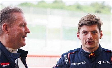 F1, Verstappen non si ferma: test al Mugello al volante di una Ferrari. I dettagli - F1, Verstappen non si ferma: test al Mugello al volante di una Ferrari. I dettagli