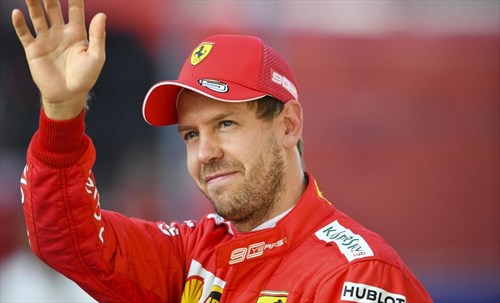 F1, Vettel ferrarista dentro: il gesto d'amore verso il Cavallino alle Olimpiadi - F1, Vettel ferrarista dentro: il gesto d'amore verso il Cavallino alle Olimpiadi