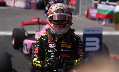 F2, Azerbaijan - Feature Race 2: Camara vince in pista ma nessuno sa se è il campione