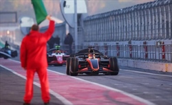 F2: debuttano le nuove vetture, le foto dello shakedown - F2: debuttano le nuove vetture, le foto dello shakedown