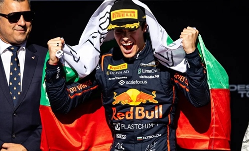 F2, Monaco - Feature Race: Tsolov cala il tris nel Principato, Camara crolla nel finale - F2, Monaco - Feature Race: Tsolov cala il tris nel Principato, Camara crolla nel finale