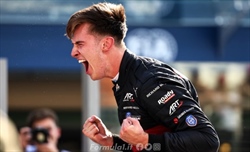 F2 - Pourchaire è campione, sconfitto Vesti all'ultimo giro. Festa lungo gli Champs-Elysées - F2 - Pourchaire è campione, sconfitto Vesti all'ultimo giro. Festa lungo gli Champs-Elysées