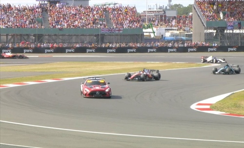 Fallito il tentativo di pace tra Lewis Hamilton e la Safety Car - Fallito il tentativo di pace tra Lewis Hamilton e la Safety Car