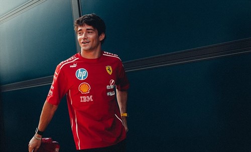 Ferrari, arriva il passo indietro di Leclerc? «Se servirà aiuterò Hamilton»