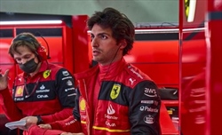 Ferrari - Binotto: Sainz deve gestire la pressione. La risposta del pilota - Ferrari - Binotto: Sainz deve gestire la pressione. La risposta del pilota