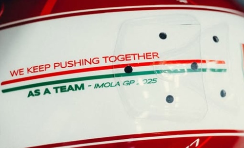 Ferrari, casco speciale per Leclerc ad Imola: «Continuiamo a spingere insieme»