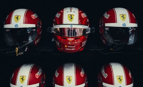 Ferrari, casco speciale per Leclerc ad Imola: il messaggio motivazionale per la squadra - Ferrari, casco speciale per Leclerc ad Imola: il messaggio motivazionale per la squadra