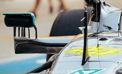 Ferrari chiederà chiarimenti sul supporto degli specchietti Mercedes: domani l'incontro