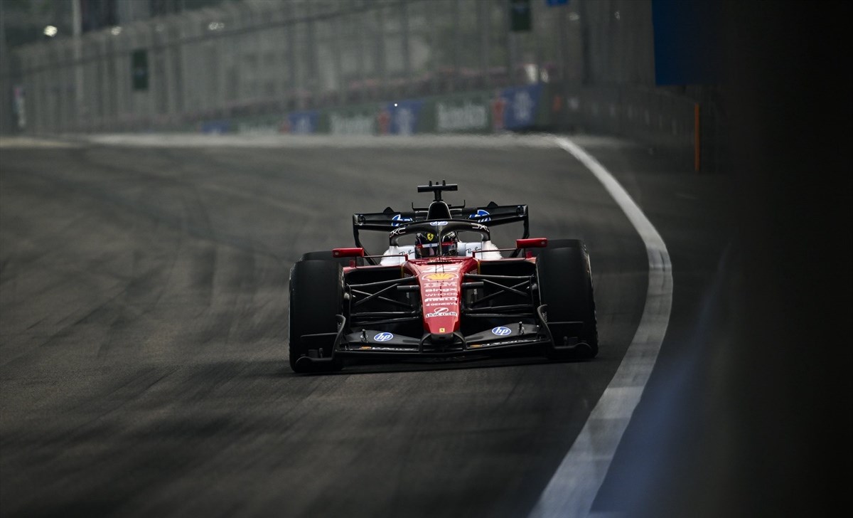 Ferrari, confusione in squadra: Hamilton e Leclerc agli antipodi in radio 