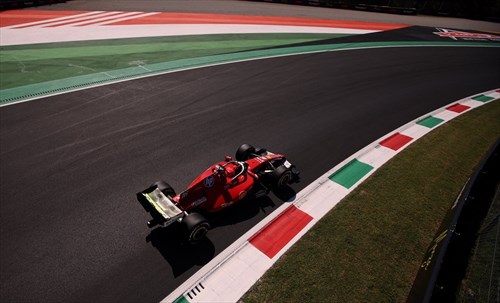 Ferrari, è caos tra i piloti. Hamilton furioso in radio dopo il caos di Monza