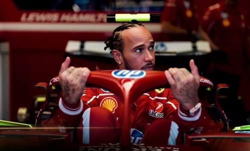 Ferrari, è crisi nera per Hamilton. L'ex pilota: «Se continua così, rischia di smettere»