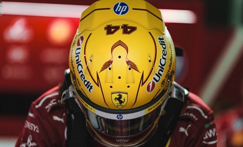 Ferrari, Hamilton allarmato in radio: «Qualcosa non va in macchina...»
