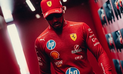 Ferrari, Hamilton deluso: «Non siamo il team migliore, manca conoscenza della macchina»