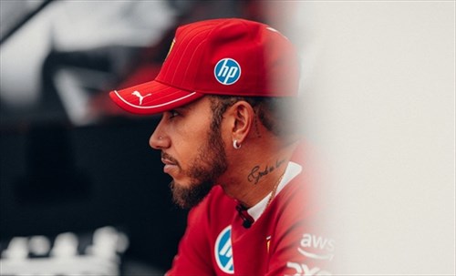 Ferrari, Hamilton duro: «Critiche? Spazzatura, ho fiducia nel team. Ho dato indicazioni su...»