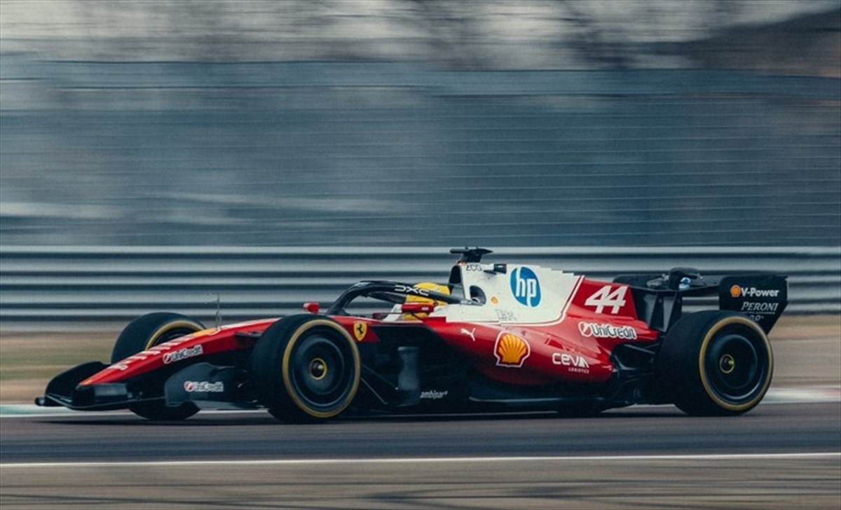 Ferrari, Hamilton e Leclerc impegnati a Maranello. E la SF-26 vola in Bahrain 