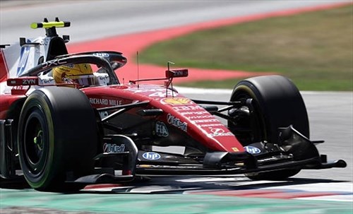 Ferrari, Hamilton è nella storia e festeggia in radio: «Raggiunto un sogno, grazie!»
