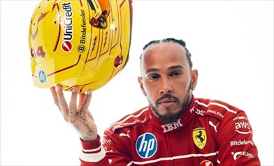 Ferrari, Hamilton emozionato: «Voglio portare il team al vertice. Leclerc? Ci spingeremo»