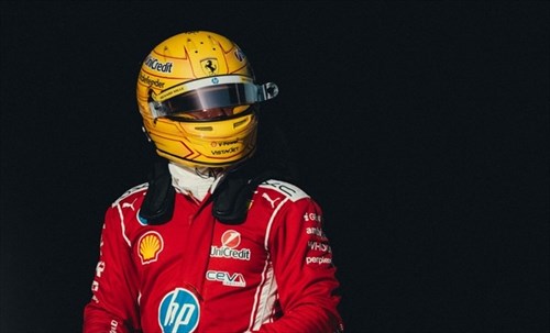 Ferrari, Hamilton motivatore in radio: «Credo in voi, spingiamo». Leclerc in silenzio 