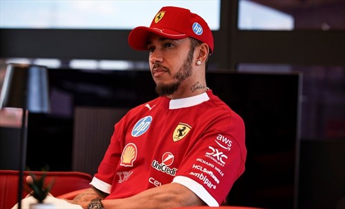 Ferrari, Hamilton passa all'attacco: «La negatività dei media impatta sul team» - Ferrari, Hamilton passa all«attacco: «La negatività dei media impatta sul team»