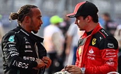 Ferrari, Hamilton scelto come leader della rinascita: perché non Leclerc? - Ferrari, Hamilton scelto come leader della rinascita: perché non Leclerc?