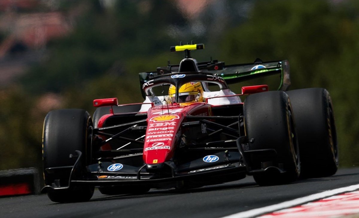 Ferrari, Hamilton «sverniciato» da Verstappen. La sua reazione in radio