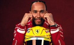 Ferrari, il primo discorso di Hamilon in italiano: «Non vedo l'ora»