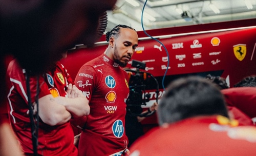 Ferrari, in Cina l'asfalto potrebbe complicare le cose. Vasseur: «Massimo supporto ai piloti»