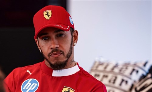 Ferrari, Hamilton pronuncia il «discorso d'addio»? Le parole che fanno riflettere - Ferrari, l'ex pilota certo: «Parole di Hamilton sembrano un discorso di addio»