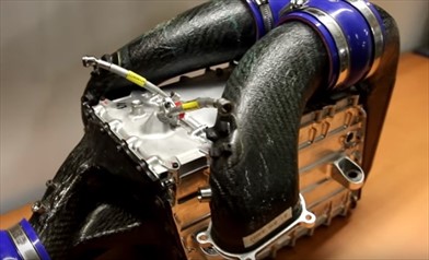 FERRARI: l'intercooler smontato contiene oltre 16000 microtubi - FERRARI: l'intercooler smontato contiene oltre 16000 microtubi
