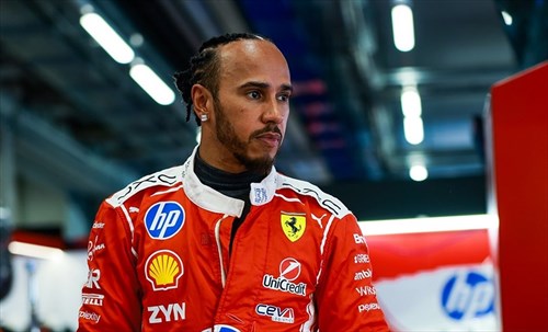 Ferrari, la SF-26 non ha potenza e Hamilton si sfoga in radio: «Mi ha passato volando» - Ferrari, la SF-26 non ha potenza e Hamilton si sfoga in radio: «Mi ha passato volando»
