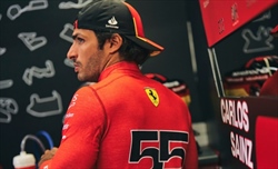 Ferrari, Sainz: «Realisticamente a Singapore non saremo veloci come a Monza» - Ferrari, le parole di Sainz alla vigilia del weekend di Singapore