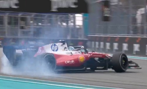 Ferrari, Leclerc deluso a fine gara non parla in radio: delusione o c'è altro? - Ferrari, Leclerc deluso a fine gara non parla in radio: delusione o c'è altro?