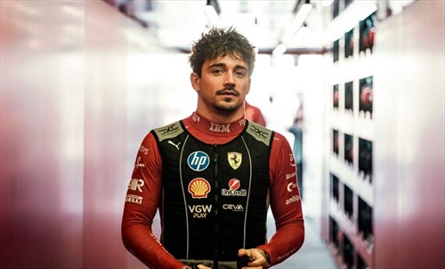 Ferrari, Leclerc duro: «La macchia è difficile, ci manca velocità. Sono a rischio incidente...»