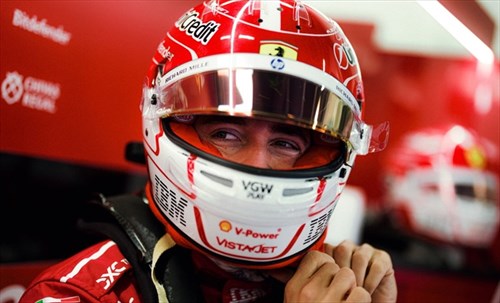 Ferrari, Leclerc furioso in radio dopo il ritiro: «Al diavolo». Poi non torna al box - Ferrari, Leclerc furioso grida in radio dopo il ritiro: «Al diavolo, sospensione rotta»