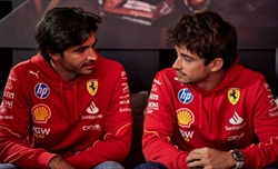 Ferrari, Leclerc infuriato con Sainz: il bruttissimo gesto a fine Sprint - Ferrari, Leclerc infuriato con Sainz: il bruttissimo gesto a fine Sprint