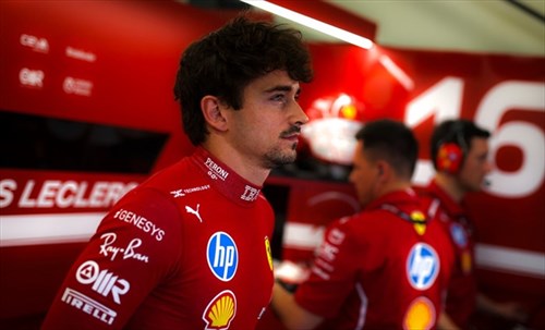 Ferrari, Leclerc seccato in radio: «È pazzesco, dobbiamo fare qualcosa»
